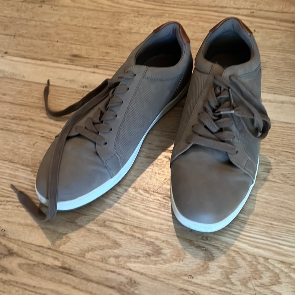 Men’s R2 size 12 barely worn brown tennis shoes